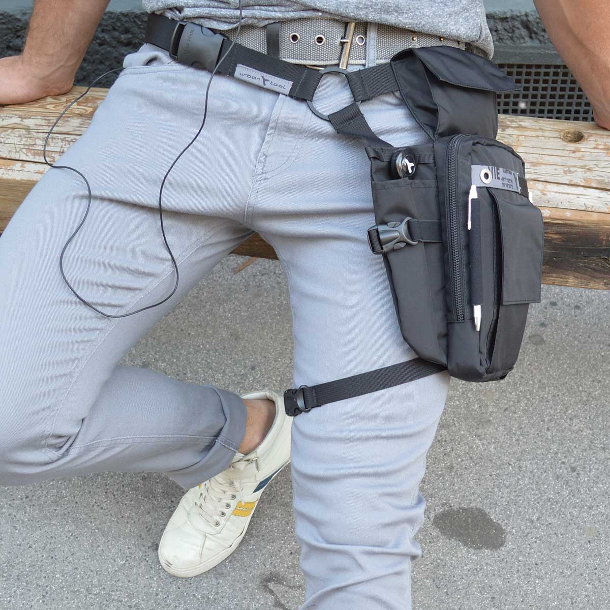 Smartphone and tablet holster waist bag URBAN TOOL ® travel legholster